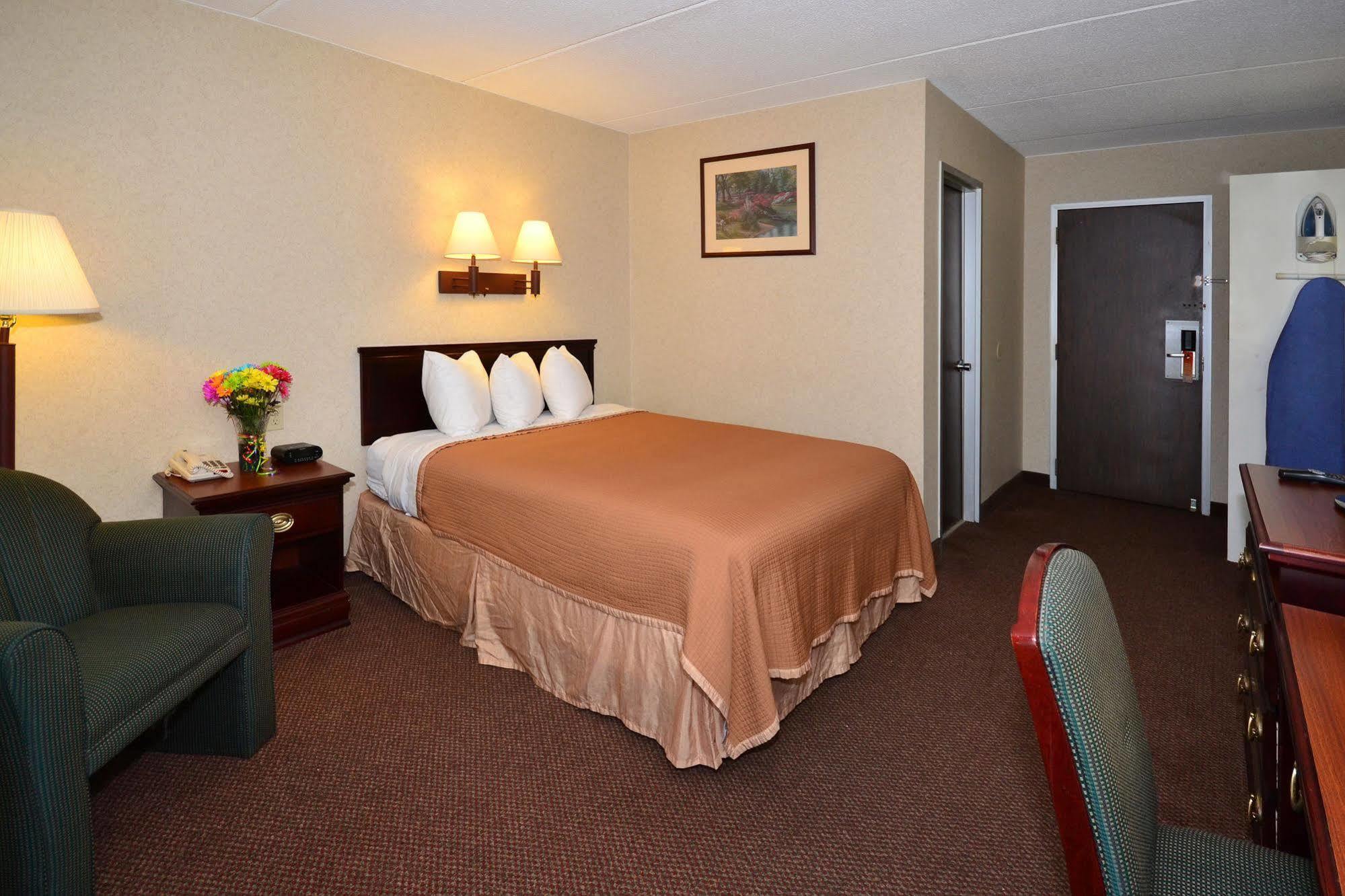Howard Johnson By Wyndham Saugerties Exterior photo