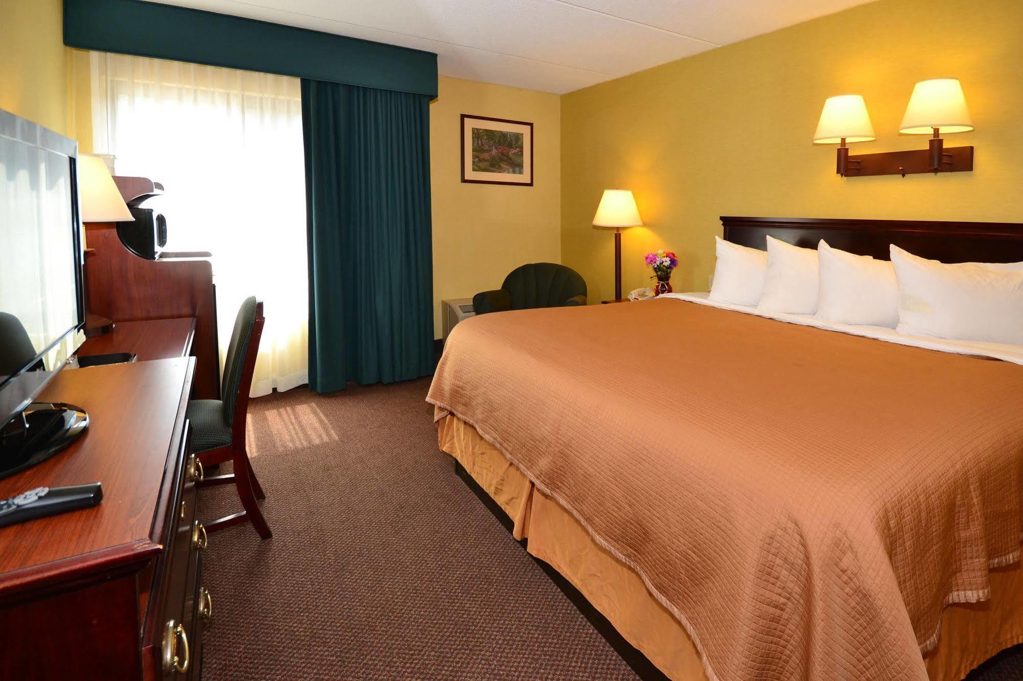 Howard Johnson By Wyndham Saugerties Exterior photo